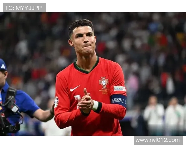 世界足球二号球衣的传奇球星:他们的背后故事与赛场辉煌 世界足球二号球衣的传奇球星:他们的背后故事与赛场辉煌