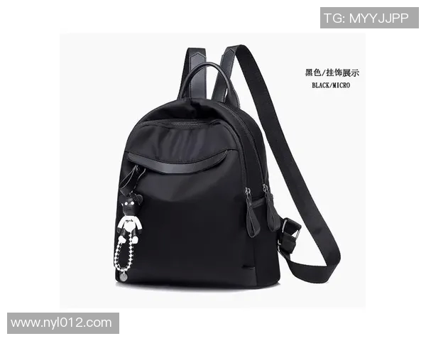 书包上最亮的风景足球球星挂链引领校园时尚新潮流 书包上最亮的风景足球球星挂链引领校园时尚新潮流